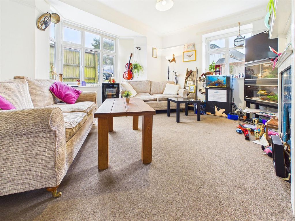 Property photo 2 of 23 Lounge