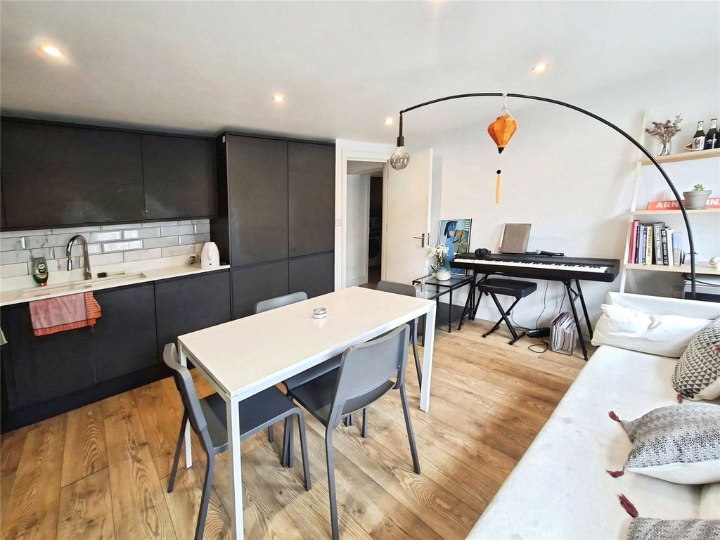 Property photo 3 of 17 Reception/Kitchen