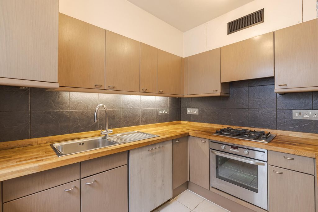 Property photo 3 of 24 Kitchen