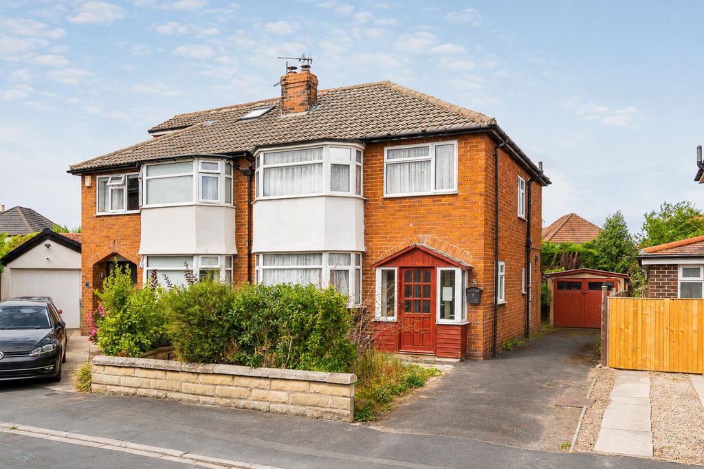 Property photo 1 of 19 External