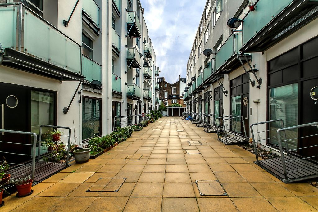 Property photo 3 of 16 Photo 05