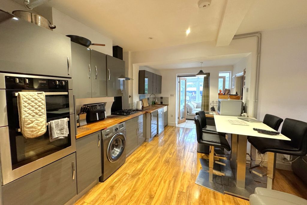 Property photo 2 of 16 Picture No. 10