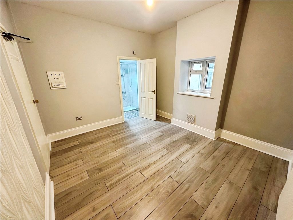 Property photo 1 of 5 Bedroom