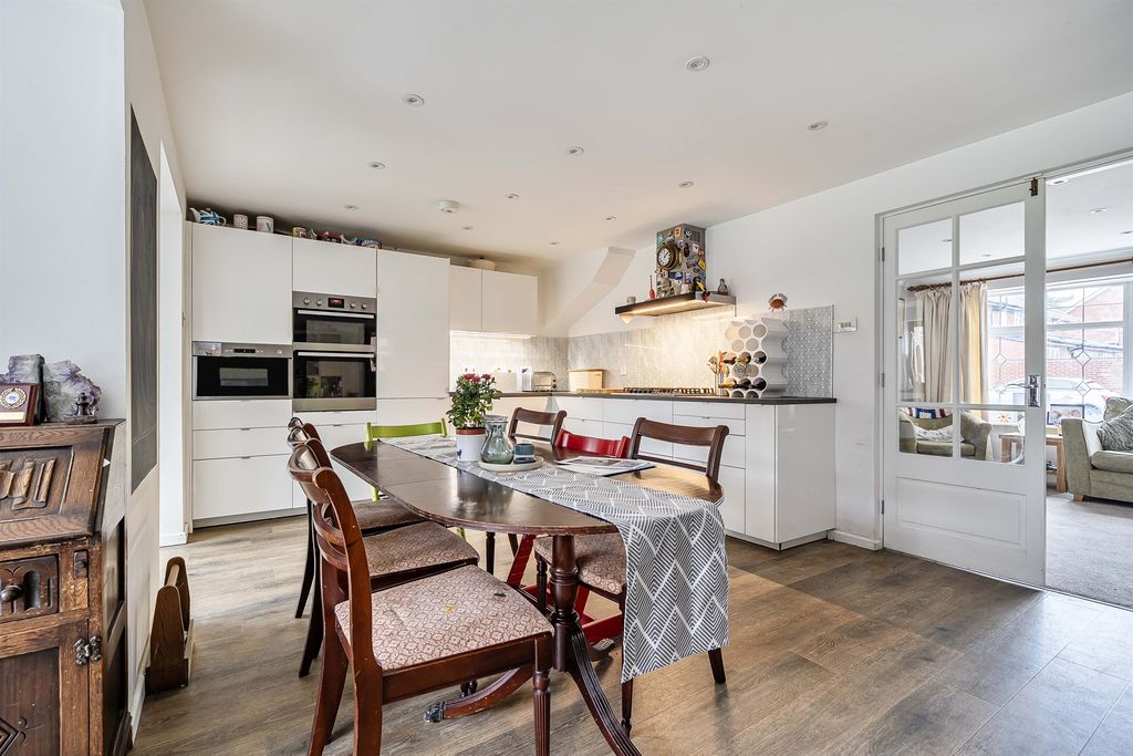 Property photo 3 of 16