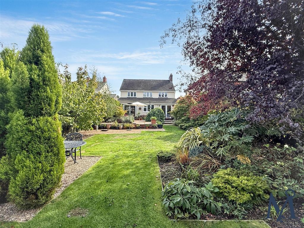 Property photo 2 of 32 Rear Garden