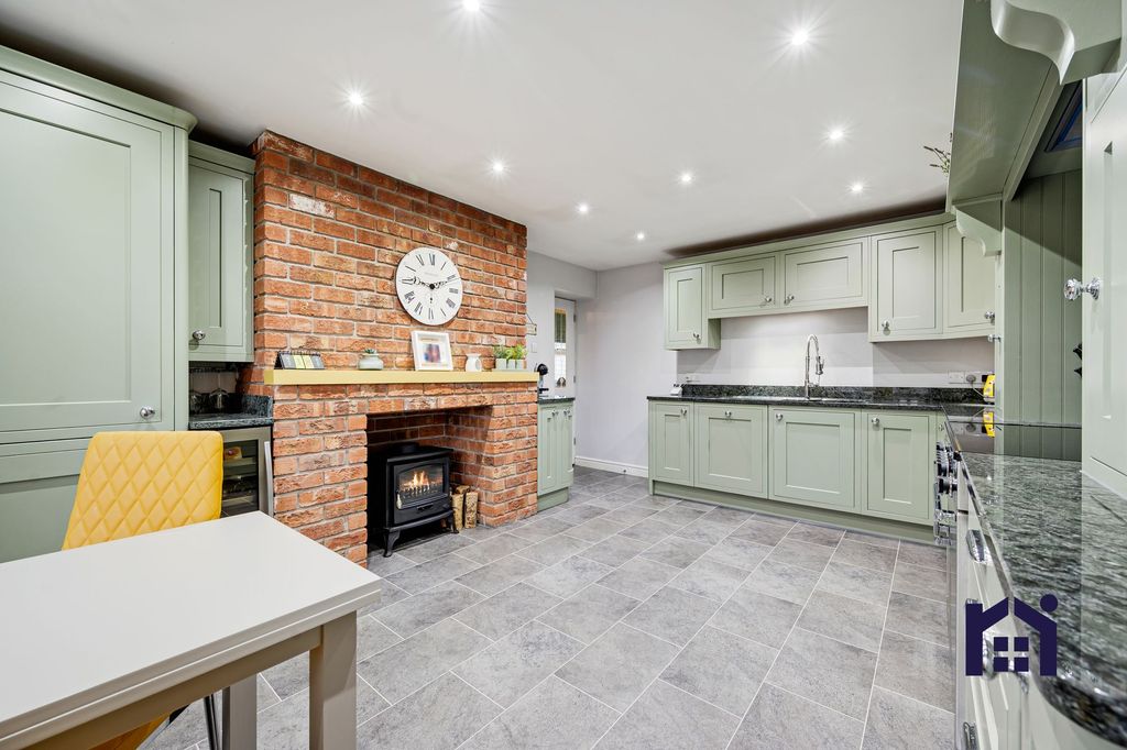 Property photo 3 of 37 Dining Kitchen