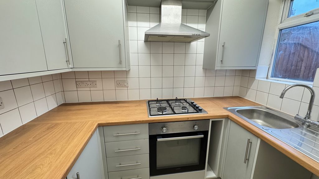 Property photo 2 of 9 Kitchen