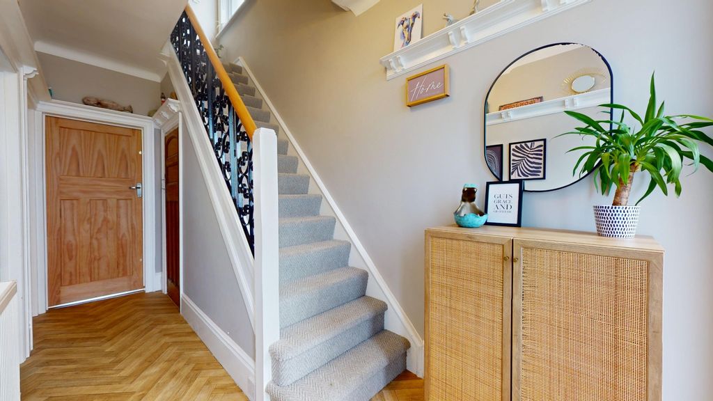 Property photo 2 of 32 4956093