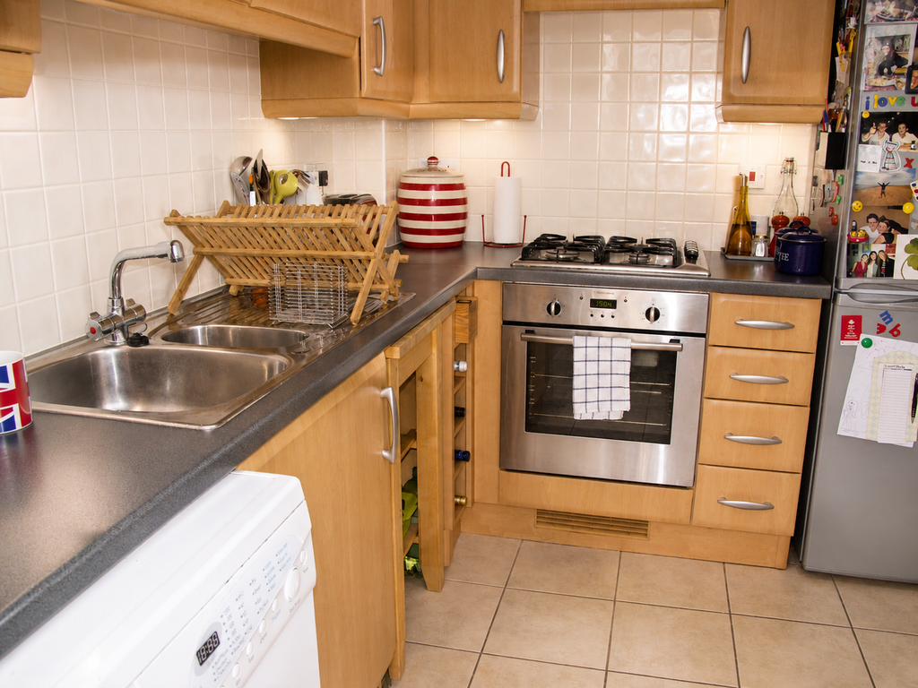 Property photo 3 of 8 Kitchen
