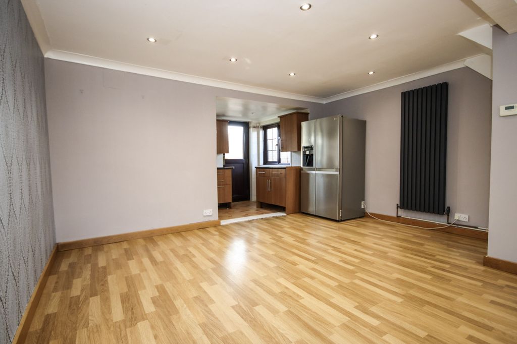 Property photo 3 of 11 Dining Area