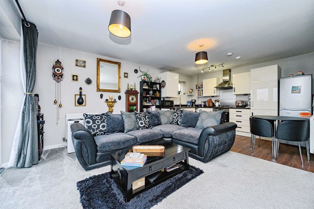 Property photo 2 of 11