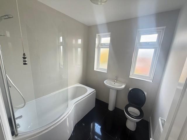 Property photo 3 of 9 Bathroom.Jpg
