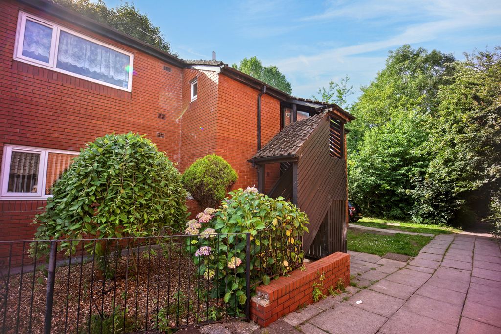 Property photo 1 of 15 14 The Hove, Murdishaw, Runcorn, Cheshire, Wa7 6Ed