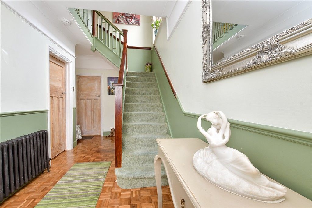 Property photo 3 of 17 Entrance Hall