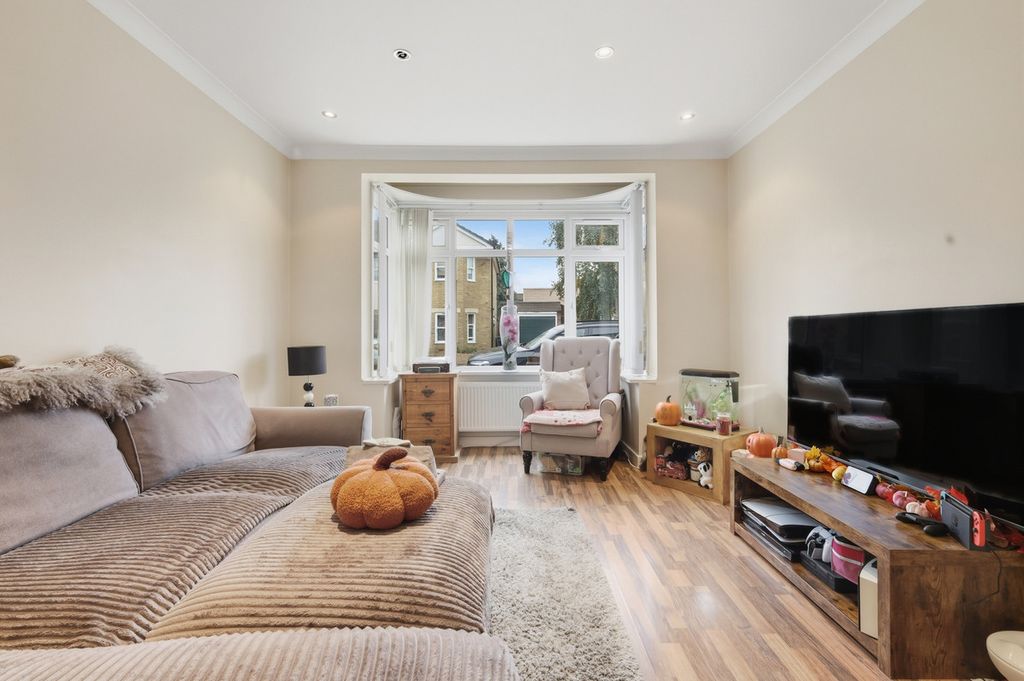 Property photo 2 of 18