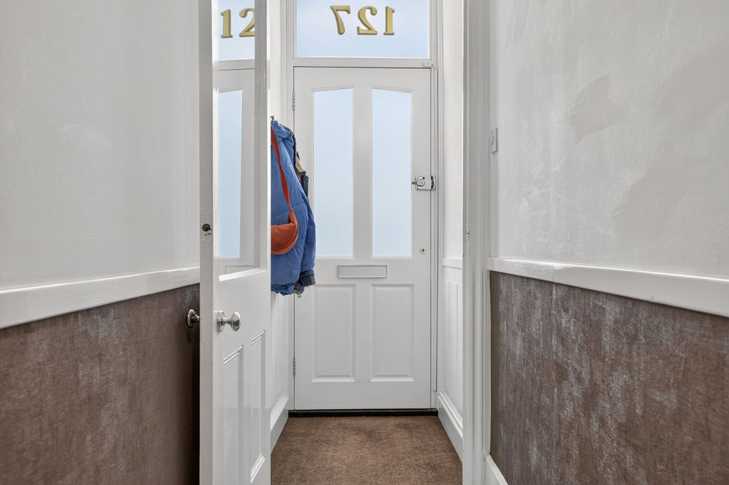 Property photo 2 of 32