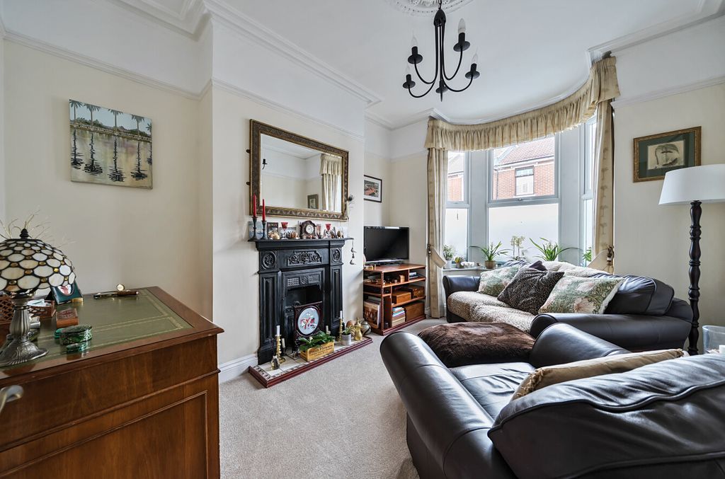 Property photo 2 of 10 1333077-1-688B89c...