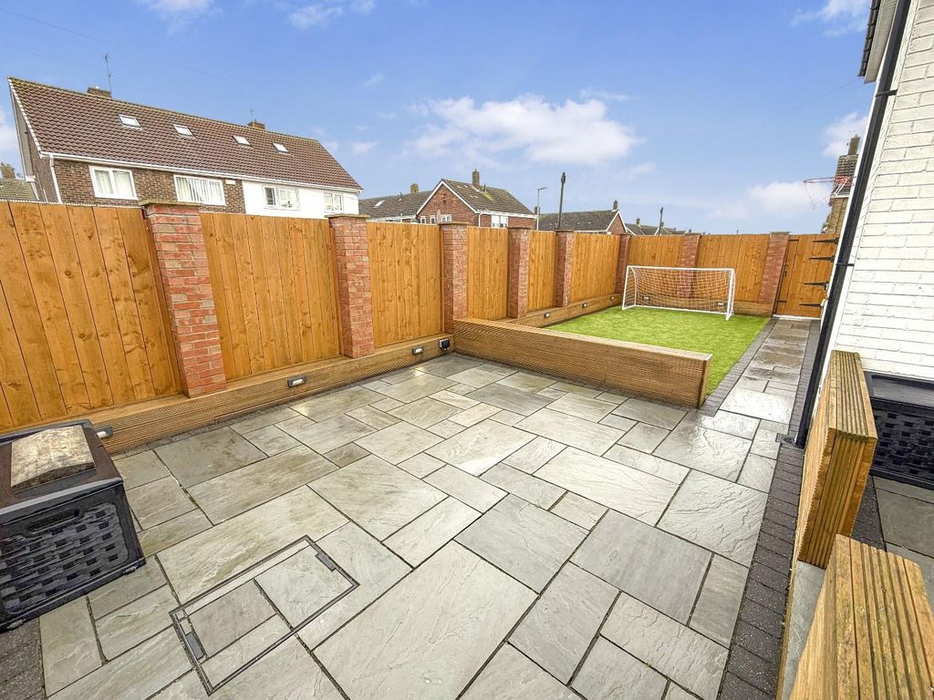 Property photo 2 of 40 Side