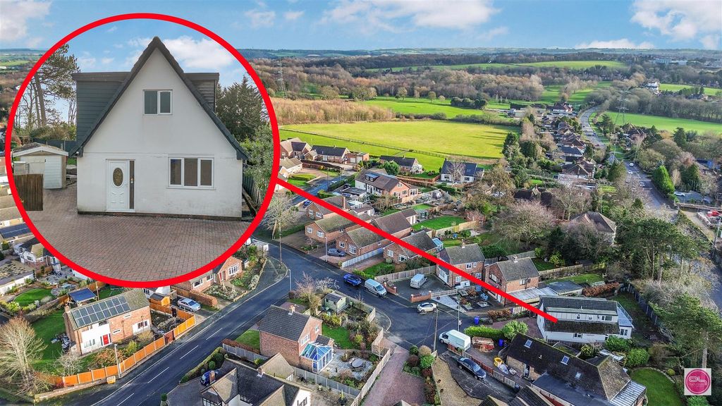 Property photo 3 of 36 Moat Bank, Bretby (8).Jpg