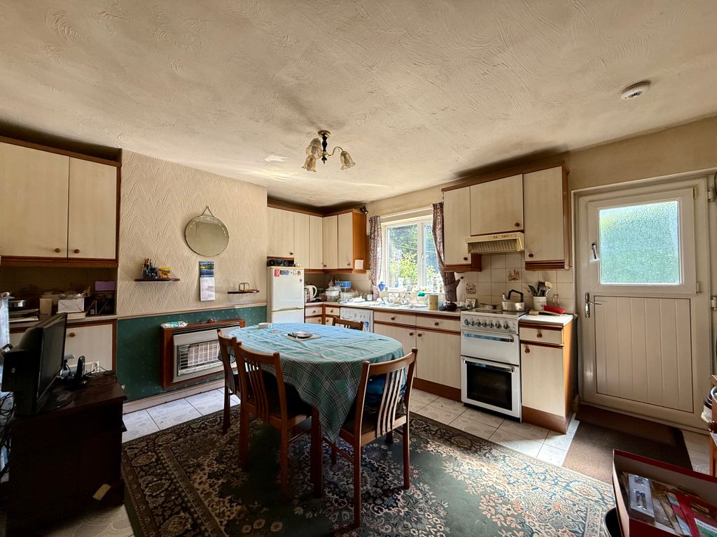 Property photo 3 of 8 Kitchen Dining