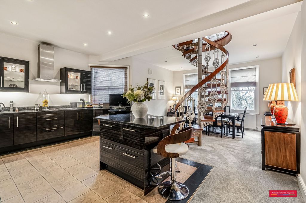 Property photo 2 of 30 Picture No. 46