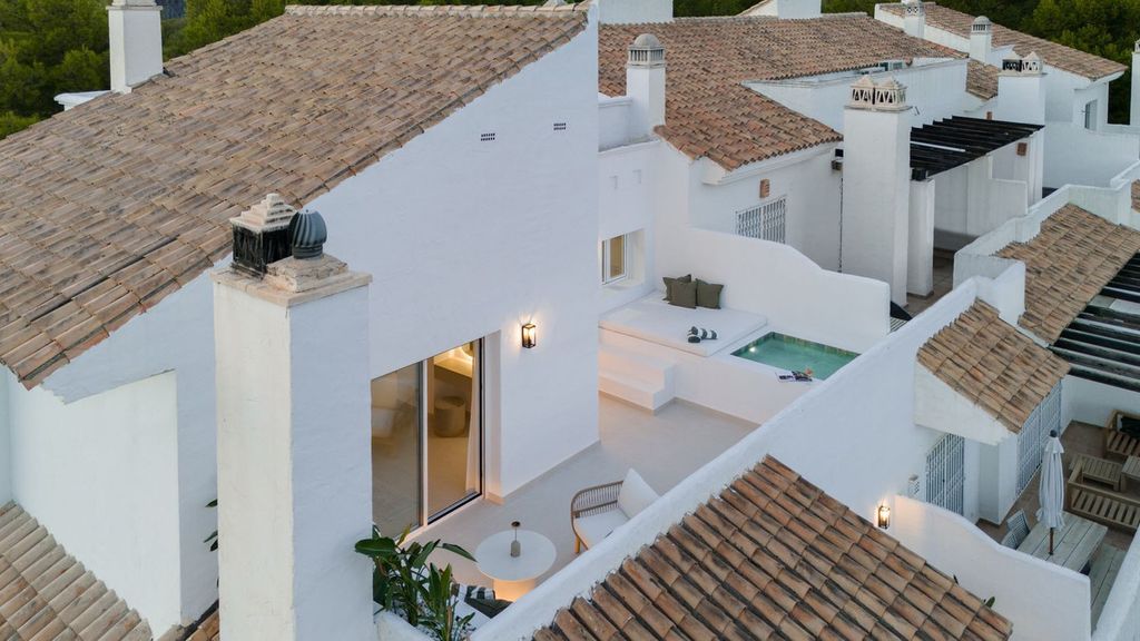 Property photo 2 of 34