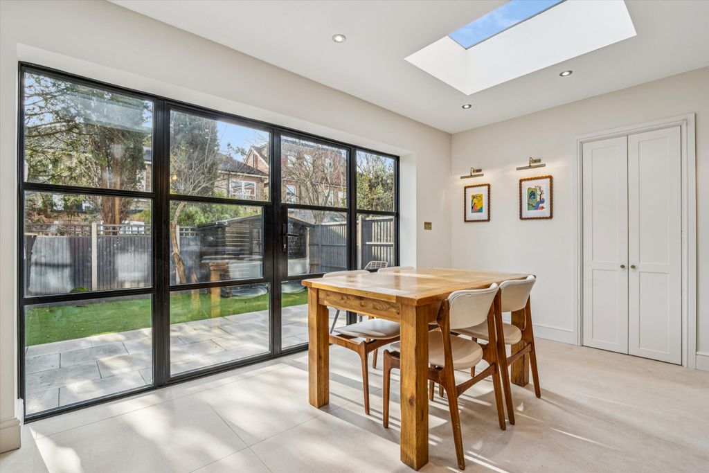 Property photo 2 of 24 Image