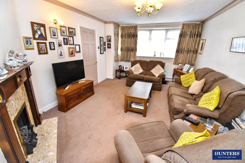 Property photo 2 of 22 Living Room