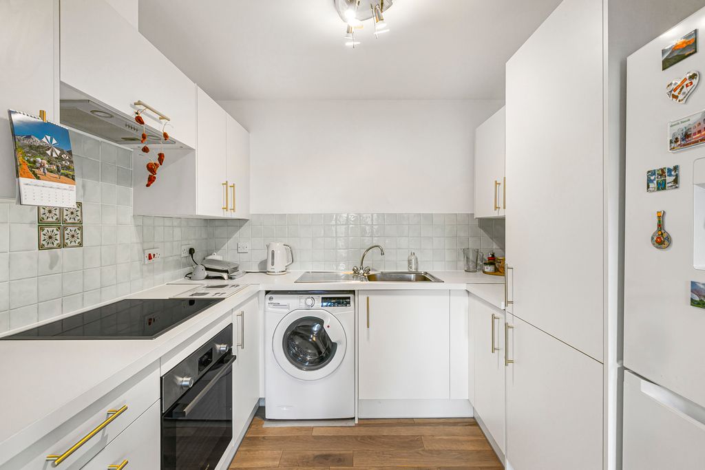 Property photo 3 of 14 Kitchen