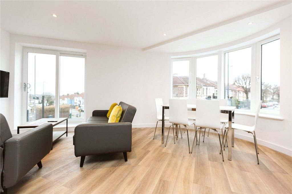 Property photo 2 of 35 Picture No. 10