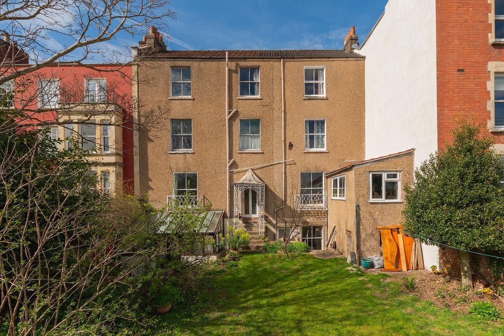 Property photo 2 of 30 2F6Rmr - External G.Jpg