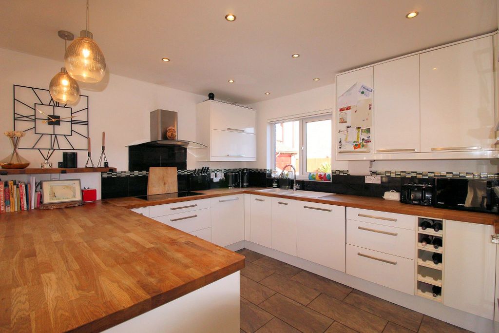 Property photo 3 of 19 Img_1162