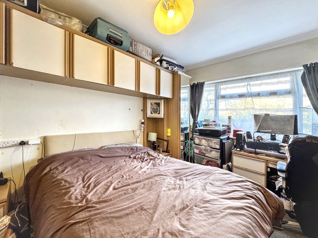 Property photo 3 of 10 Double Bedroom