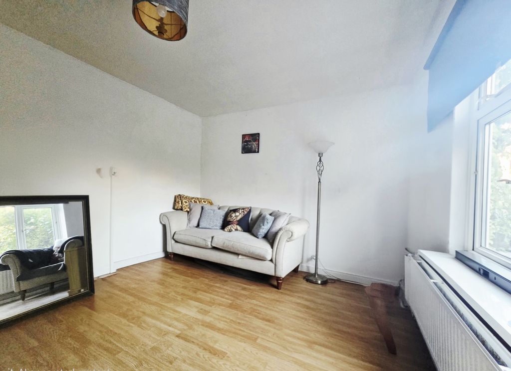 Property photo 2 of 9 Gallery