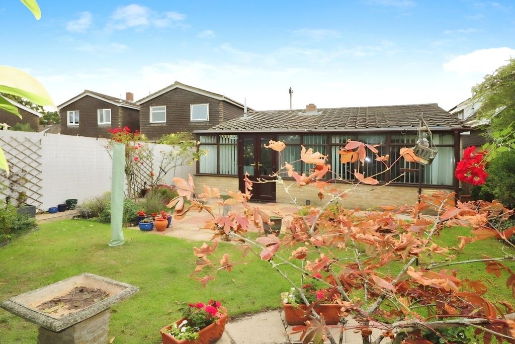 Property photo 2 of 28 Picture No. 12