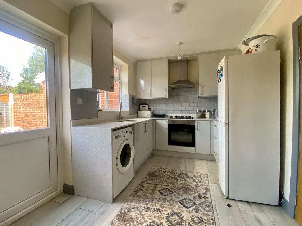 Property photo 3 of 10 Kitchen 1.Jpg