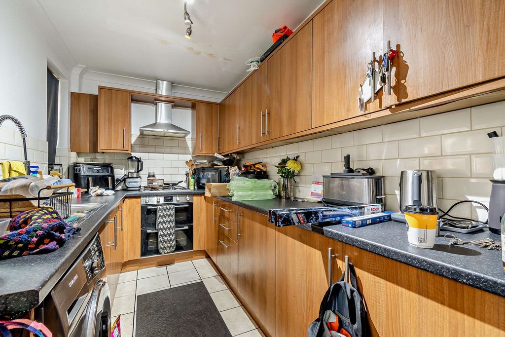 Property photo 2 of 27