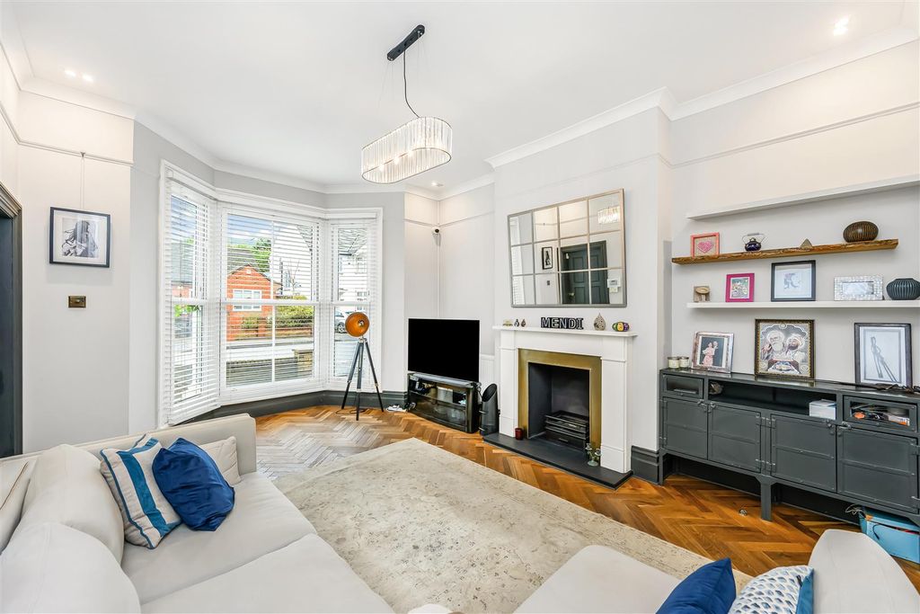 Property photo 1 of 21 39 Lansdowne Road-13.Jpg