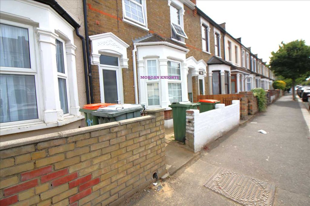 Property photo 2 of 18