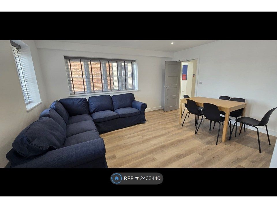 Property photo 3 of 27 Communal Living Room