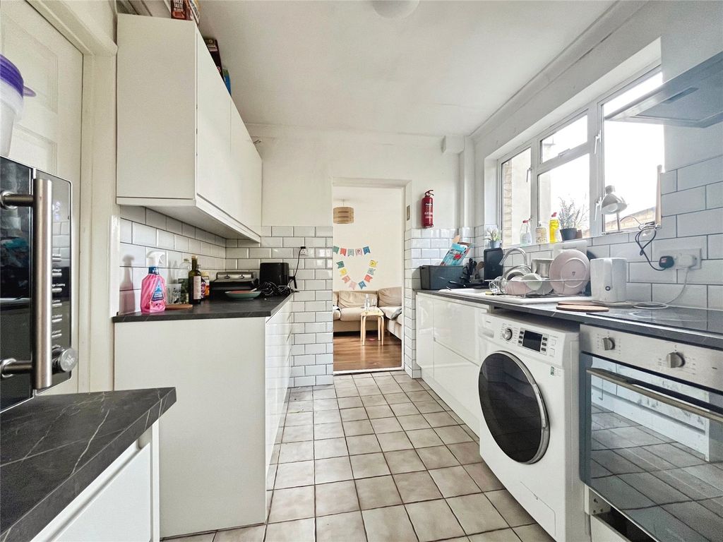 Property photo 2 of 11 Kitchen