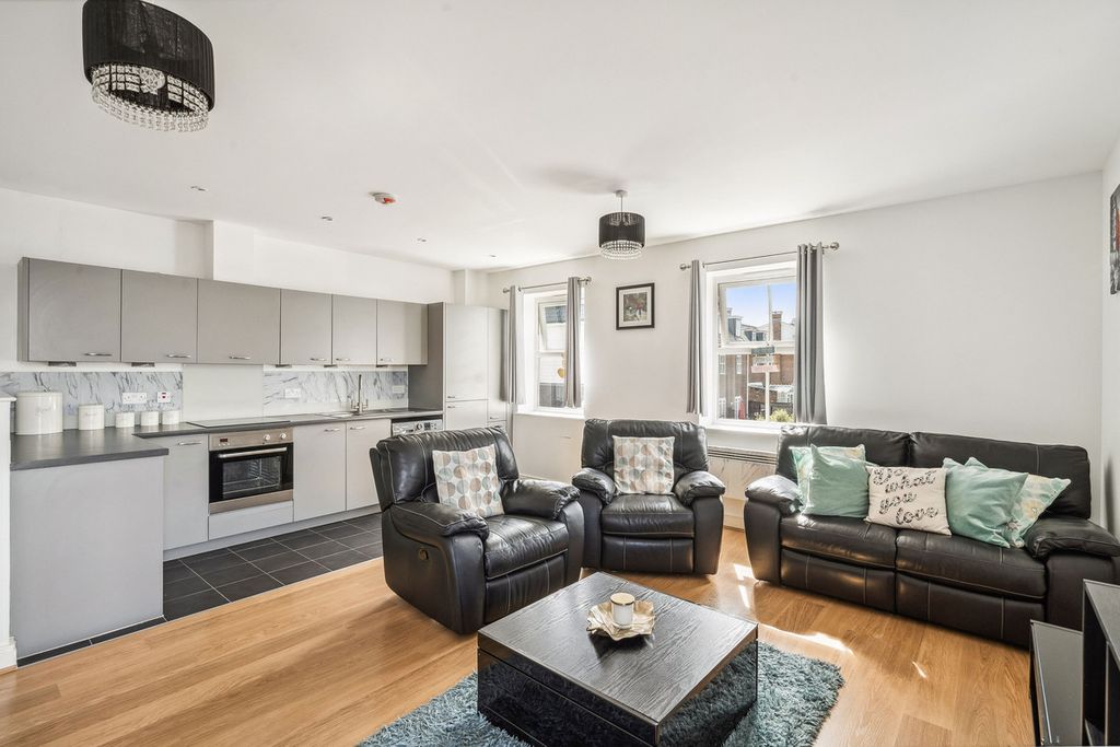 Property photo 3 of 18