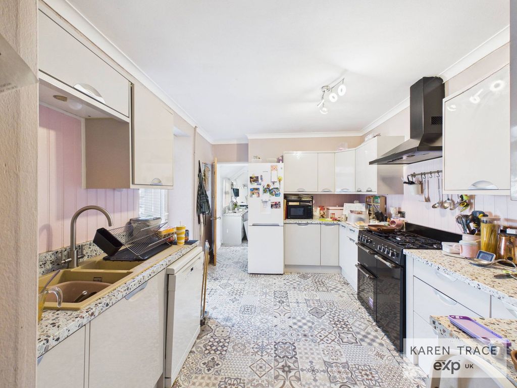 Property photo 2 of 23