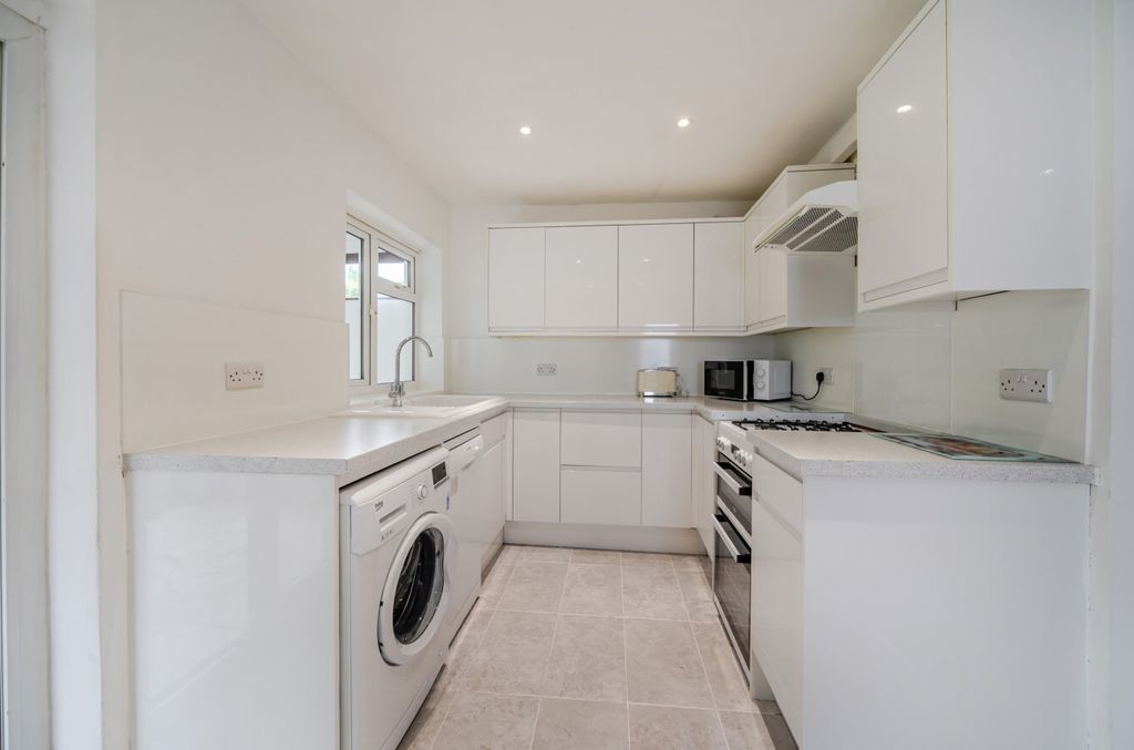 Property photo 2 of 15 1452583-17-69F0Be...