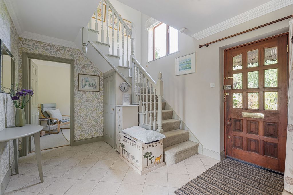 Property photo 2 of 41