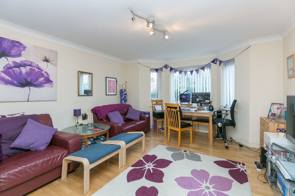 Property photo 2 of 9