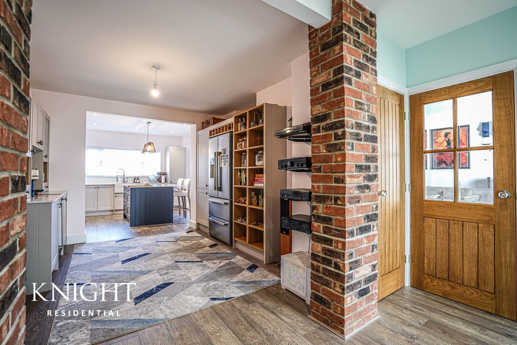 Property photo 2 of 36