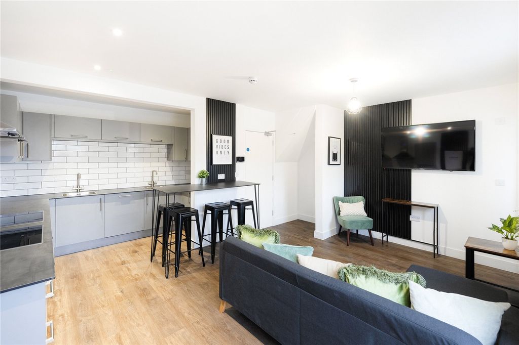 Property photo 2 of 37 Picture No. 01