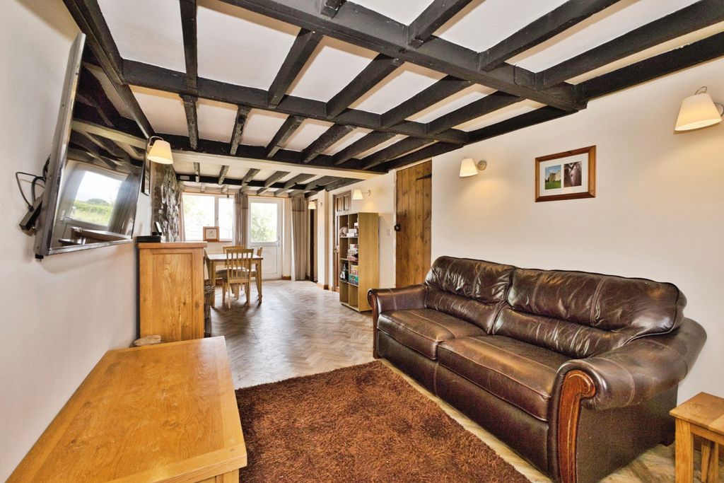 Property photo 2 of 21