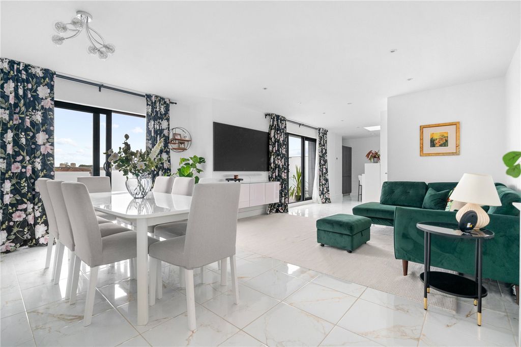 Property photo 1 of 26 Picture No. 10